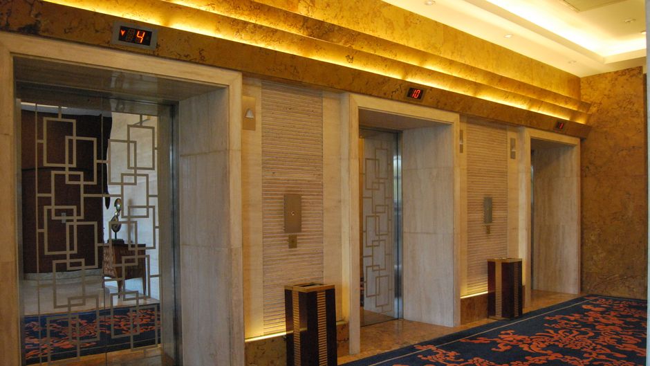 Crowne Plaza International Airport Lobby