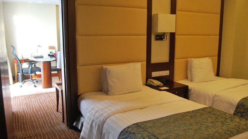 Crowne Plaza International Airport Room