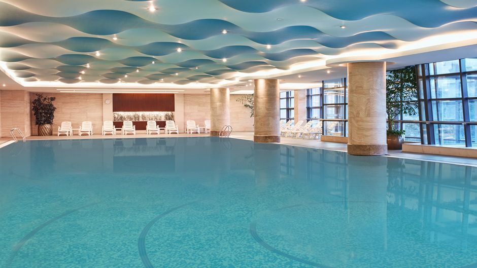 Crowne Plaza International Airport Pool
