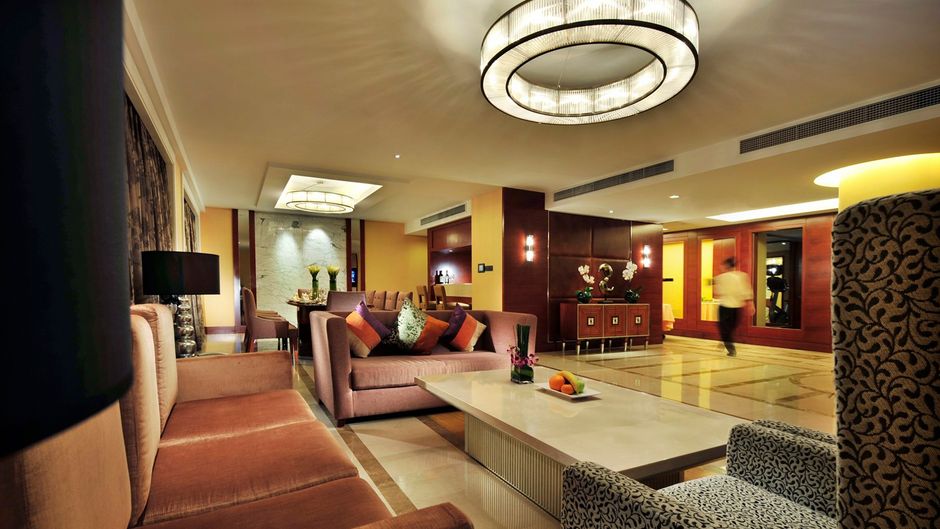 Crowne Plaza International Airport Suite