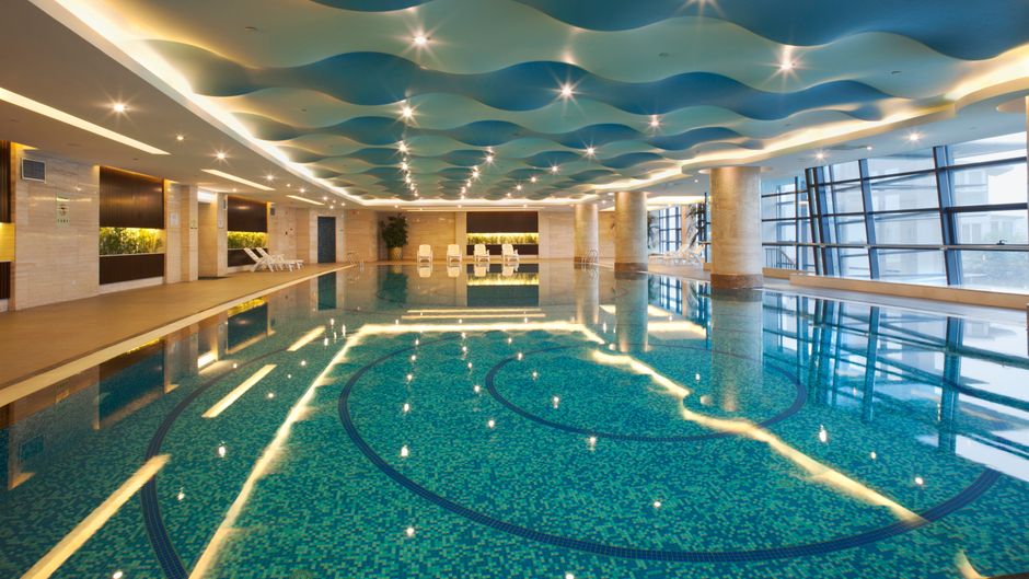 Crowne Plaza International Airport Pool