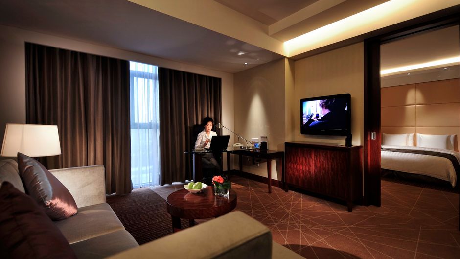 Crowne Plaza International Airport Suite