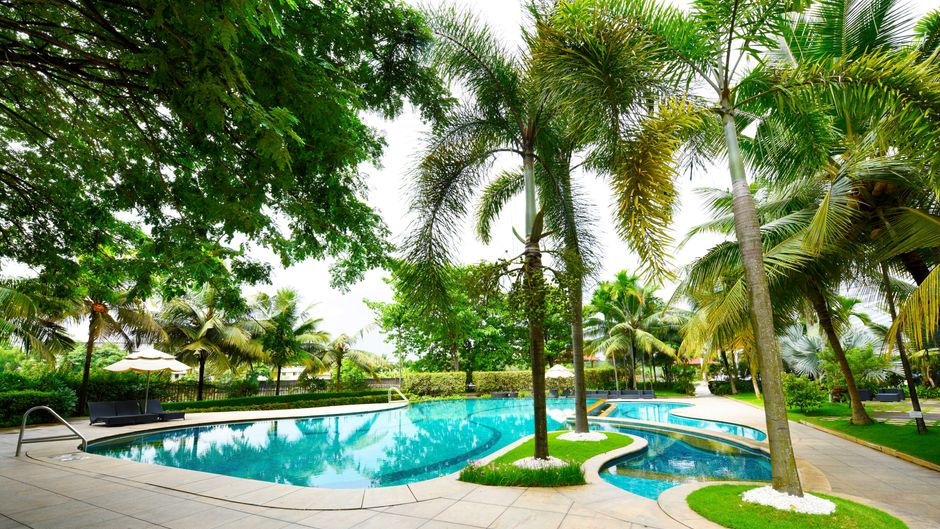 Crowne Plaza Kochi Pool