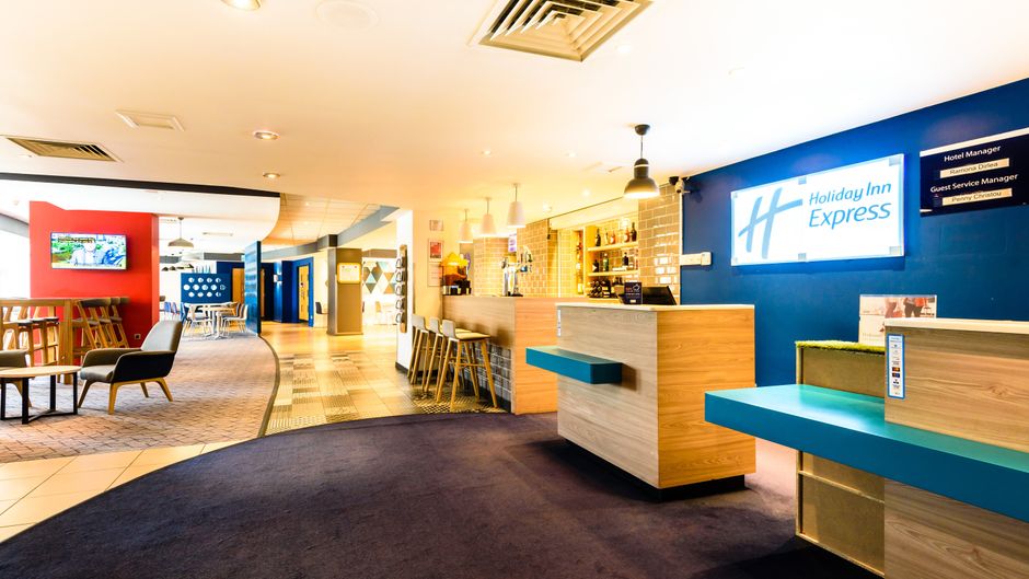 Holiday Inn Express Gunwharf Quays Lobby