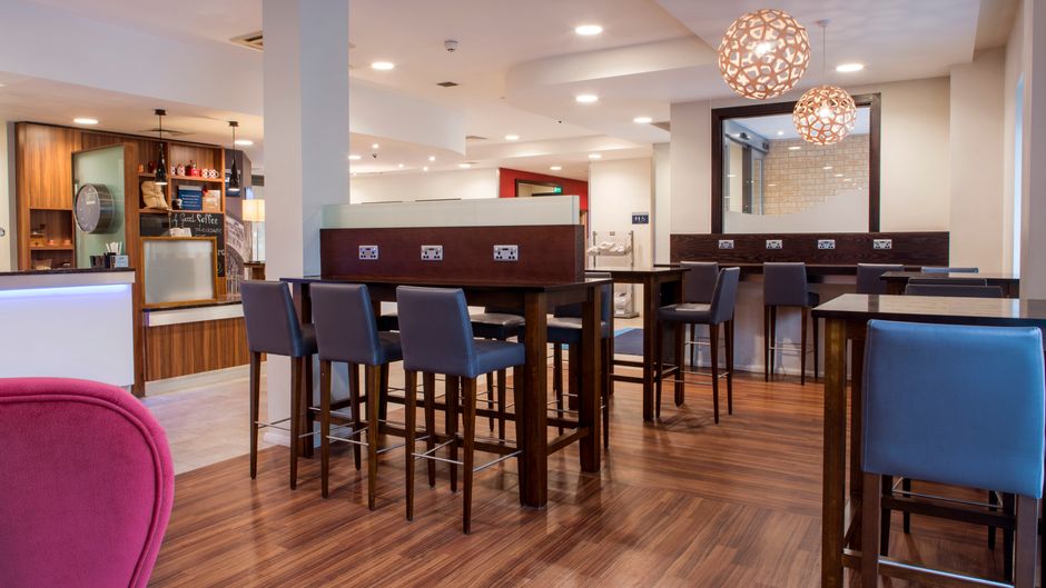 Holiday Inn Express Leicester City Lobby