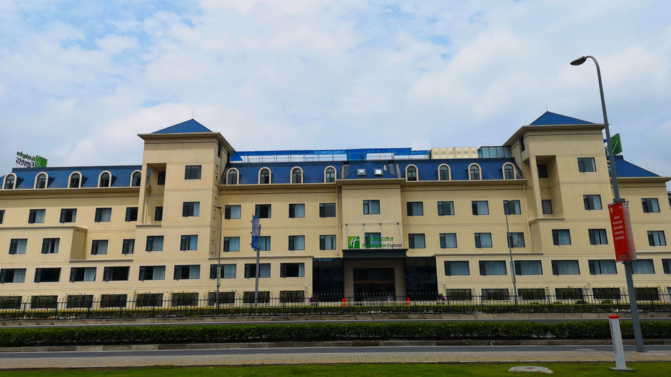 Holiday Inn Express Jiading New City Exterior