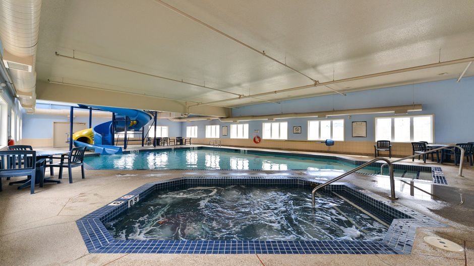 Staybridge Suites Calgary Airport Pool