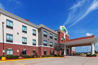 Holiday Inn Express Hotel & Suites