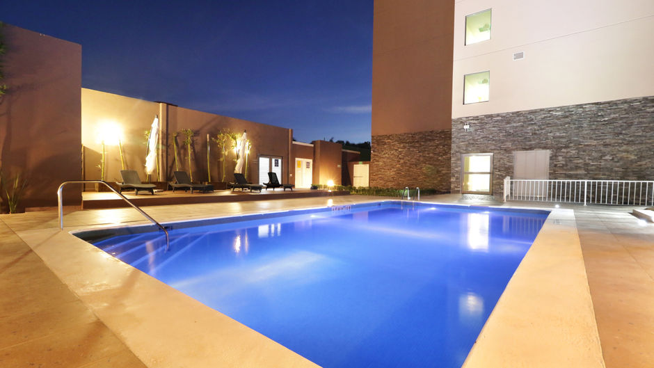 Candlewood Suites Celaya Pool