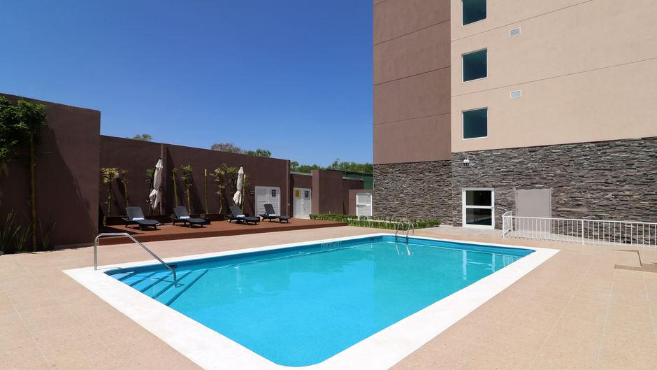 Candlewood Suites Celaya Pool