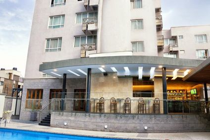 Zehneria Portico Hotel