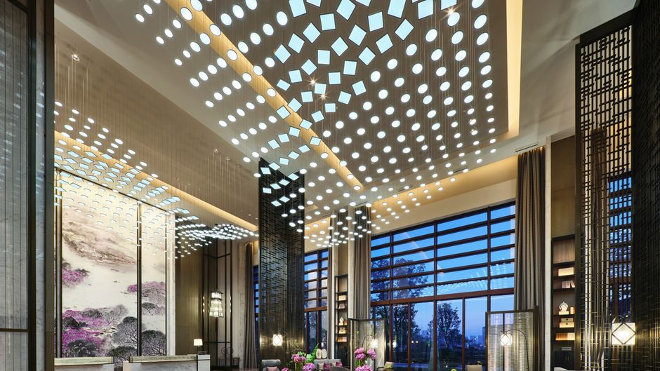 Crowne Plaza Lake View Lobby