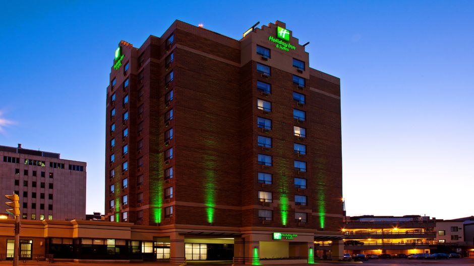 Holiday Inn & Suites Winnipeg Exterior
