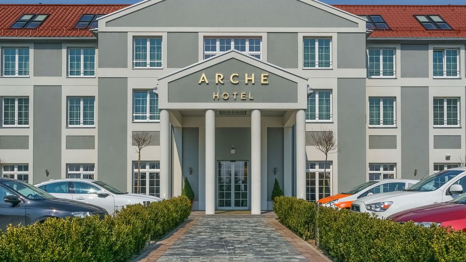 Arche Hotel Czestochowa Exterior