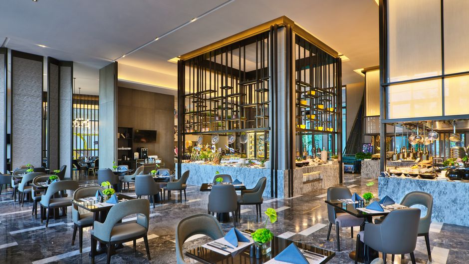 Crowne Plaza Lake View Restaurant