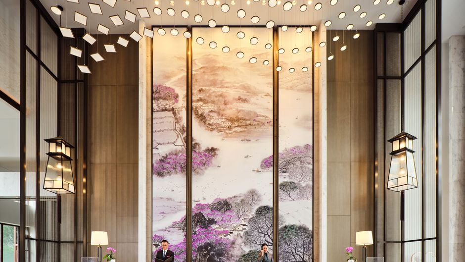 Crowne Plaza Lake View Lobby