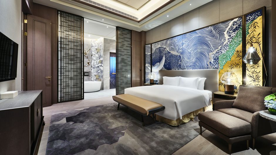 Crowne Plaza Lake View Room