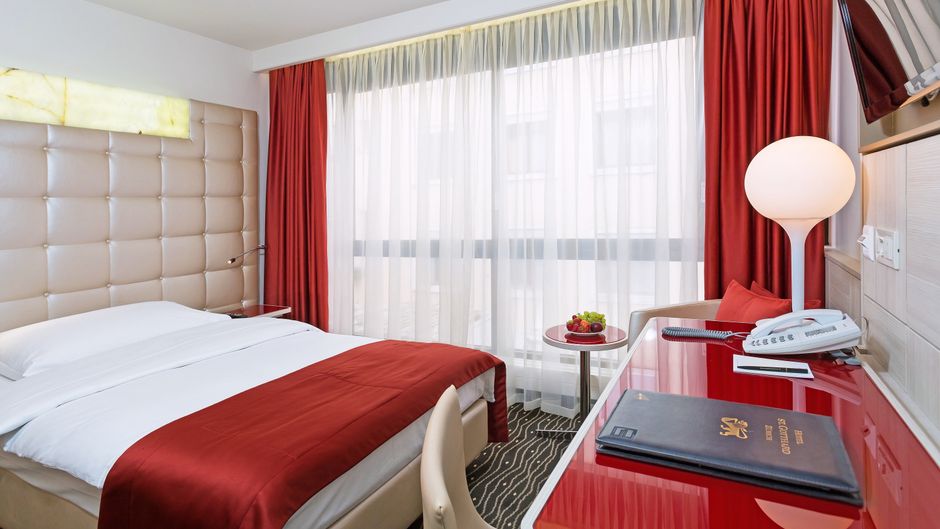 Hotel St Gotthard Room