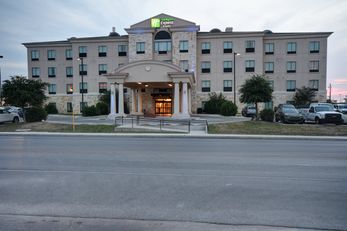 Holiday Inn Express & Suites Del Rio