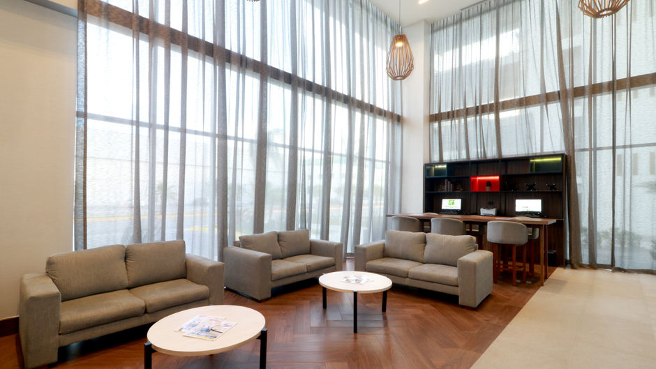 Holiday Inn & Suites Monterrey Apodaca Lobby