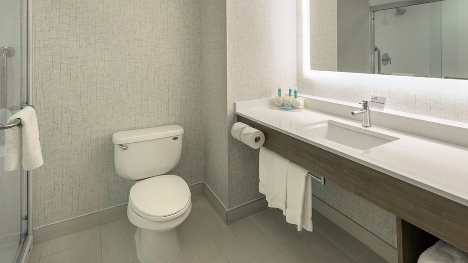 Holiday Inn Express & Suites North Bay Room