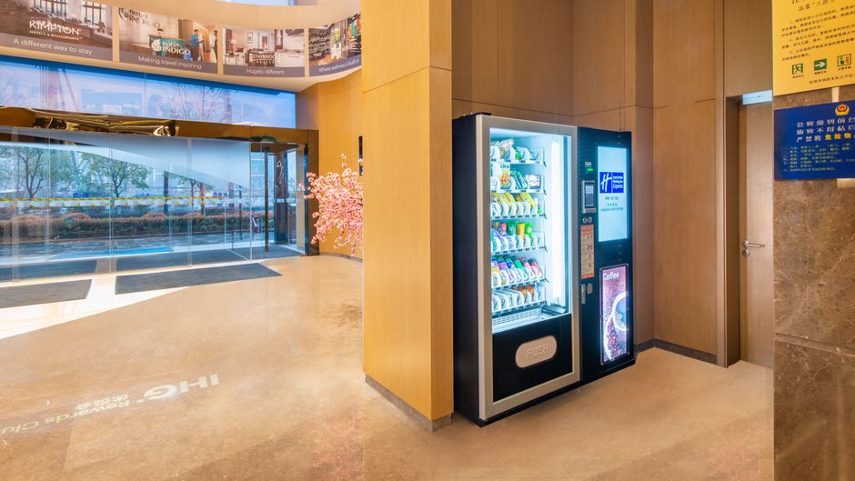 Holiday Inn Express East Station Lobby