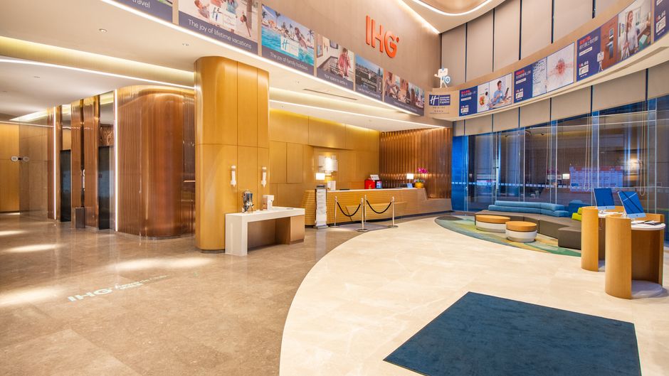 Holiday Inn Express East Station Exterior