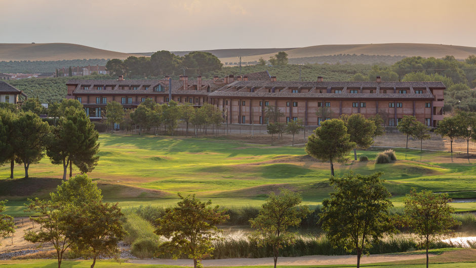 Exe Layos Golf Exterior