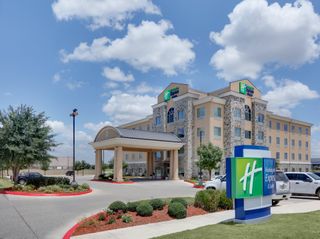 Holiday Inn Express & Suites San Antonio