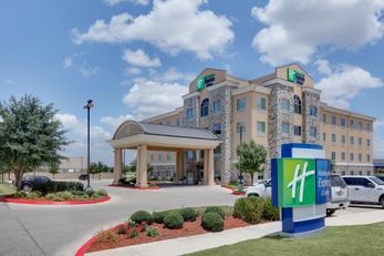 Holiday Inn Express & Suites San Antonio