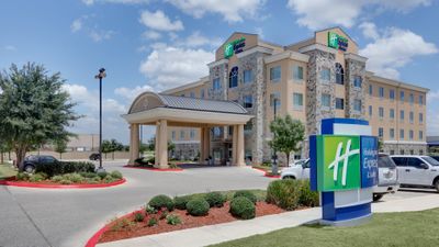 Holiday Inn Express & Suites San Antonio