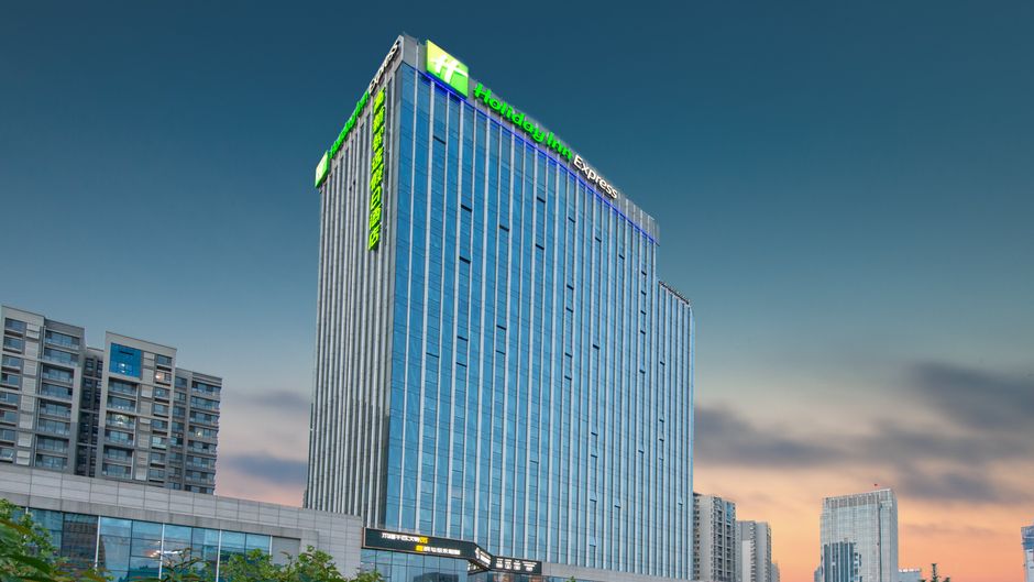 Holiday Inn Express Jinan Sports Center Exterior