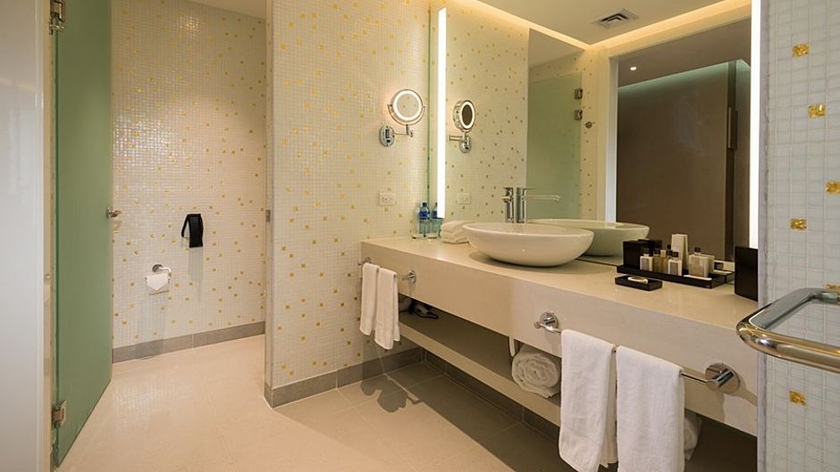 Las Americas Golden Tower Room