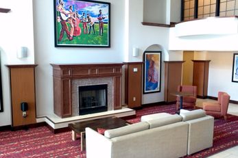 Holiday Inn Express Hotel & Suites