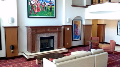 Holiday Inn Express Hotel & Suites