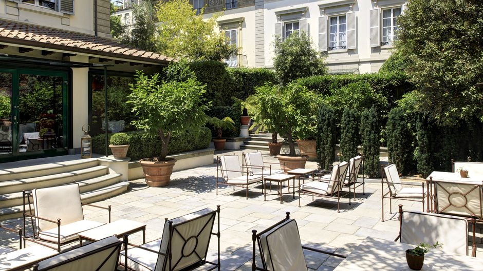 Hotel Regency Exterior