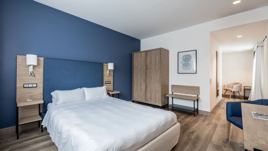 Puerta de Bilbao Hotel Room