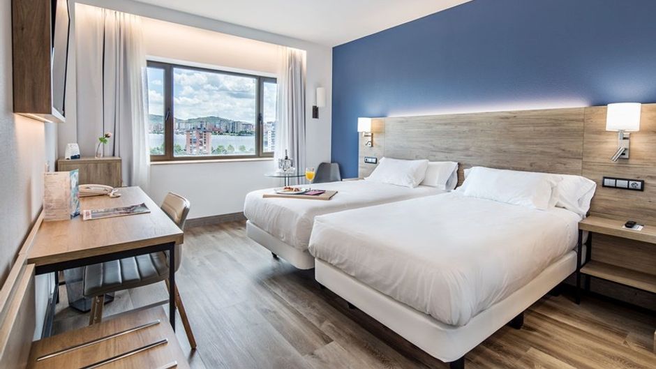 Puerta de Bilbao Hotel Room