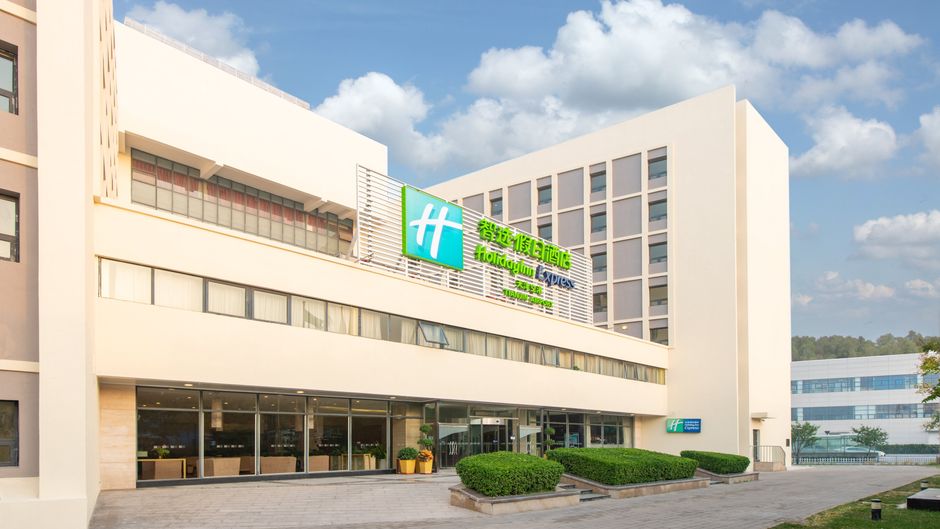 Holiday Inn Express Tianjin Airport Exterior