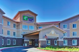 Holiday Inn Express Hotel & Suites