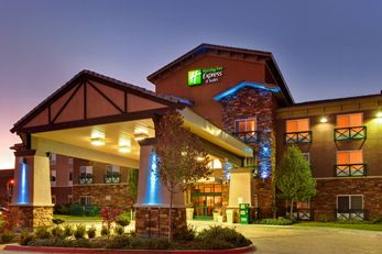 Holiday Inn Express Hotel & Suites