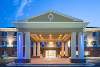 Holiday Inn Express Hotel & Suites