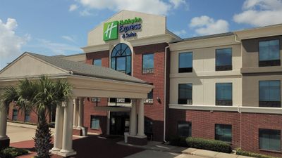 Holiday Inn Express Hotel & Suites