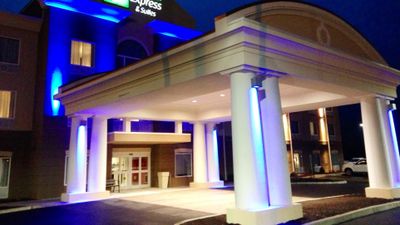 Holiday Inn Express and Suites Utica