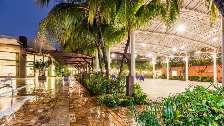 Holiday Inn Managua Convention Center Pool