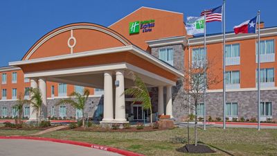 Holiday Inn Express & Suites Clute - Lak