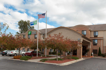 Holiday Inn Express & Suites Canton