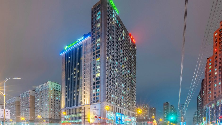 Holiday Inn Express Anshan Downtown Exterior