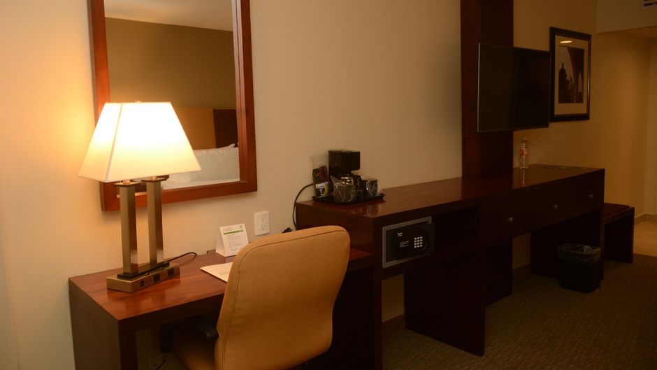 Holiday Inn Hotel/Suites Hermosillo Arpt Room