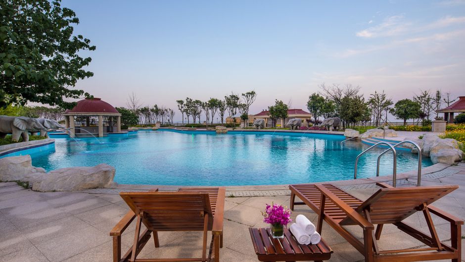 Crowne Plaza Qingdao Ocean Spring Resort Pool